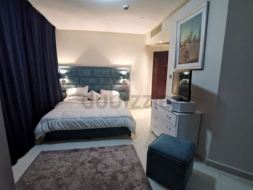 Master Bedroom with Hotel Furniture – 23 Marina – 3500