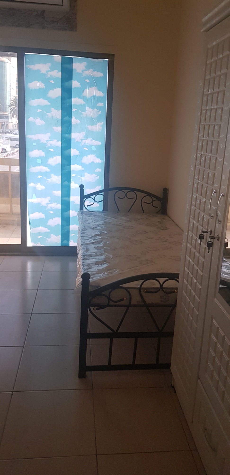 Female Executive Bed Space and Single Room on rent