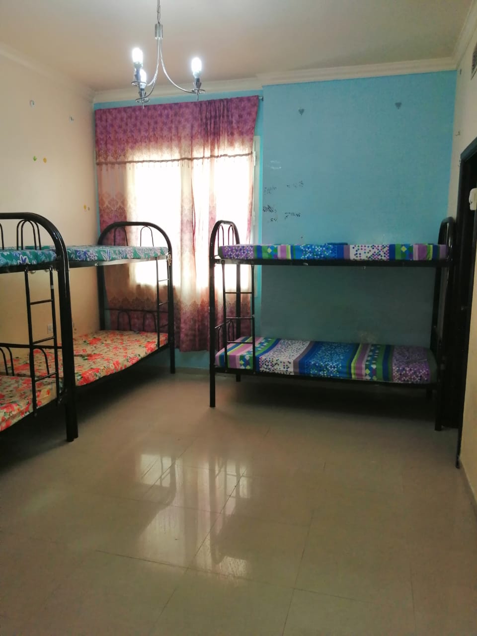 Bed Spaces Available for Males in Bur Dubai @700 & @800 Inclusive All, C/Ac, Gas, Dewa, Wifi