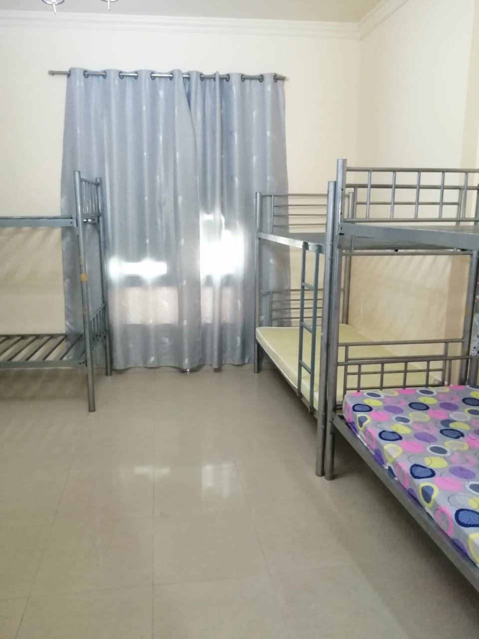 Bed Spaces for Males @700 to @800 Inclusive All C/Ac, Gas in Bur Dubai
