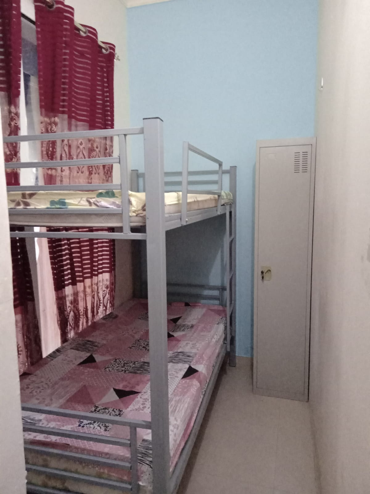 Closed Partitions for Males & Females 2 Persons Only in Bur Dubai @1200 Inclusive All, C/Ac, Gas, Dewa, Wifi