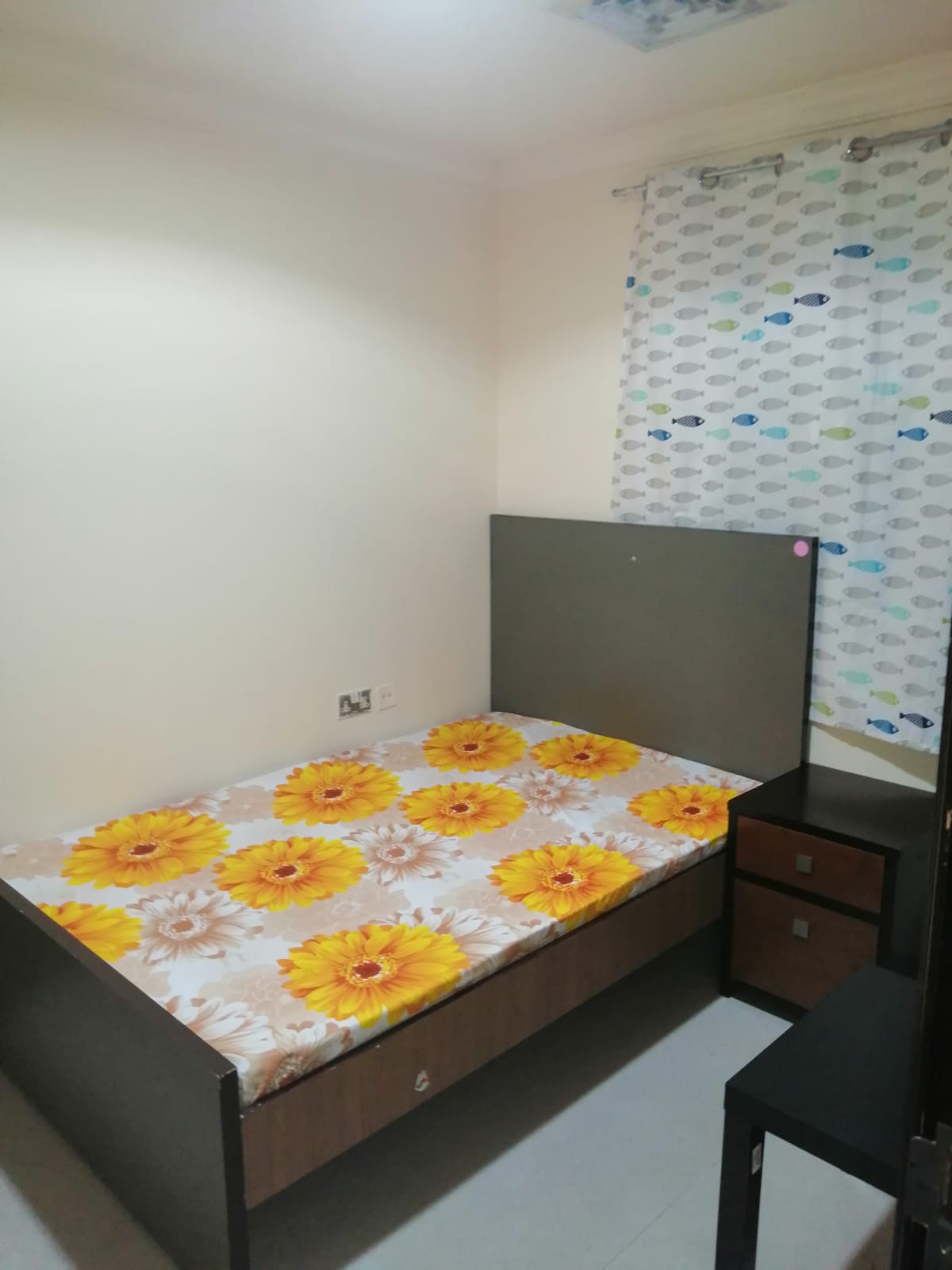 Fully Furnished Rooms in Bur Dubai For Couples With Attach Washroom @2200 Inclusive All, C/Ac, Gas, Dewa, Wifi
