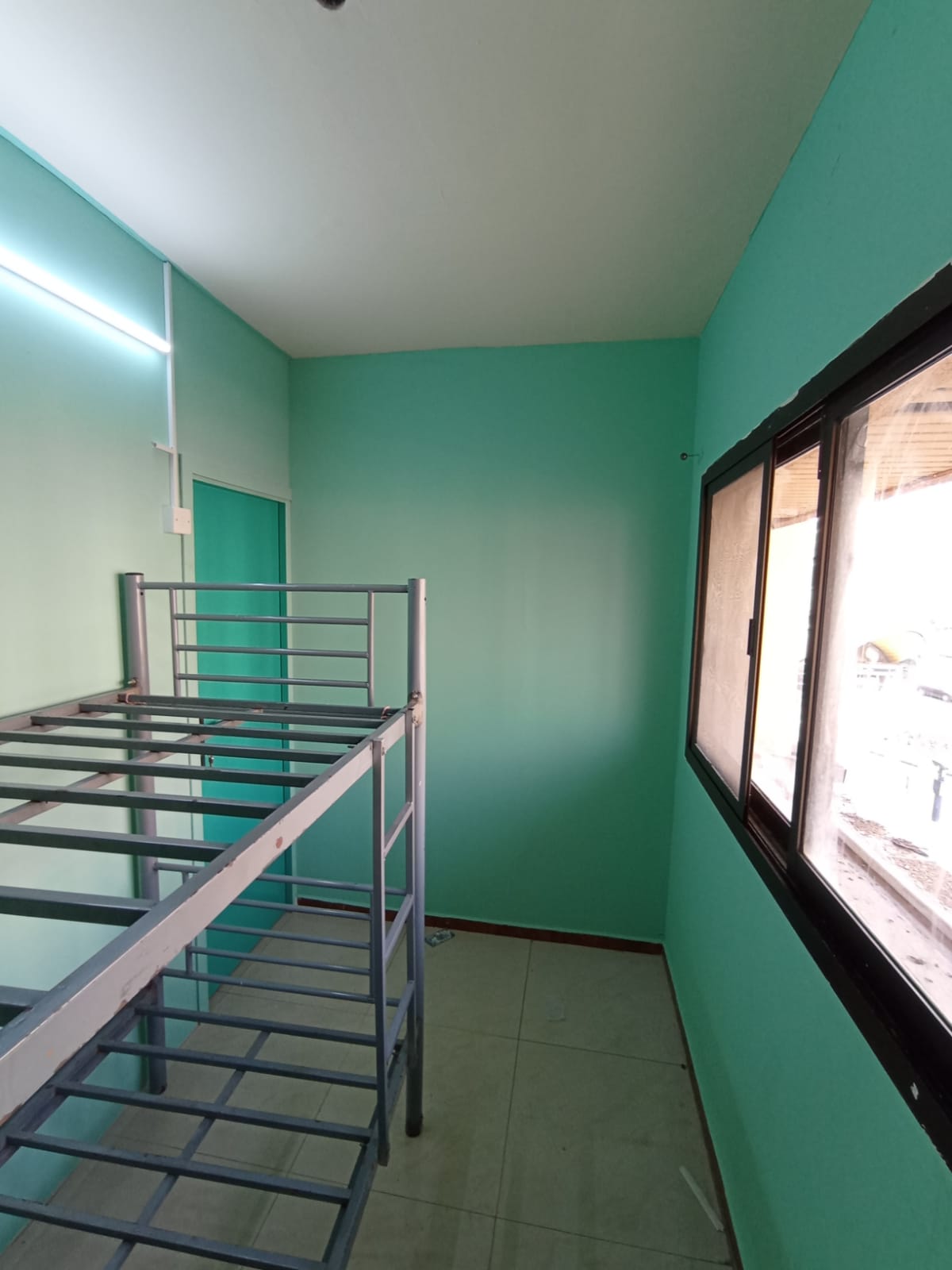 Covered Partitions for 2 Persons And Couples in Bur Dubai @1600 Inclusive All, C/Ac, Gas, Dewa, Wifi