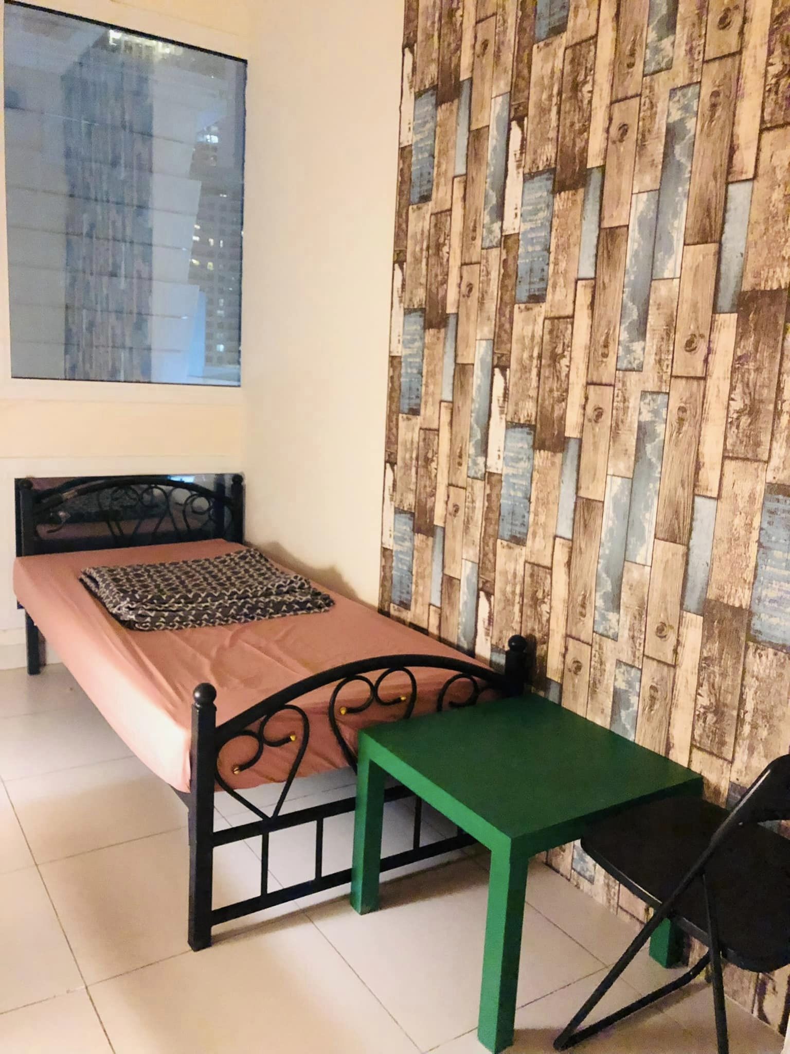Furnished Single Room With Window  Next To DMCC Metro Station.