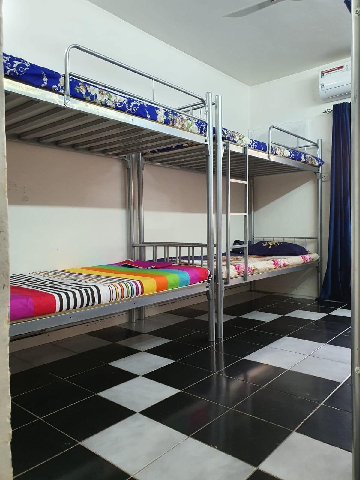 Bed space Available Mina Bazar / Bur In  Dubai
