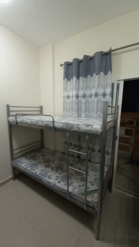 Big Bed Space Available For Al Satwa in Dubai