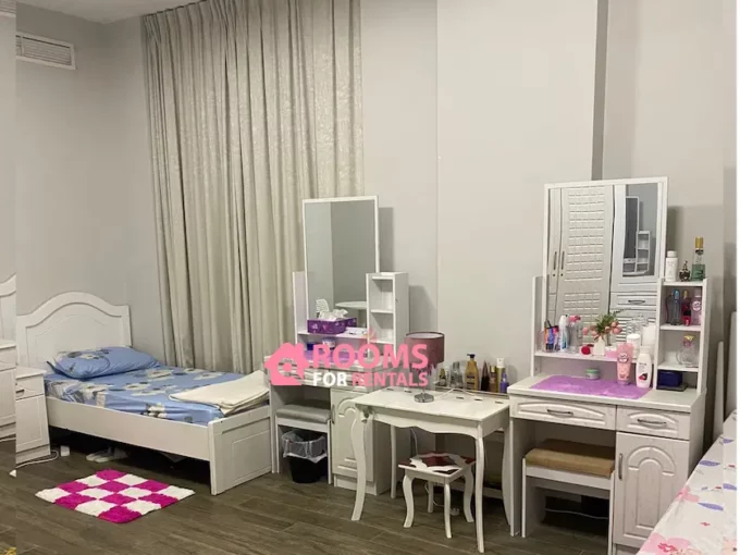 Beautiful girls room for rent